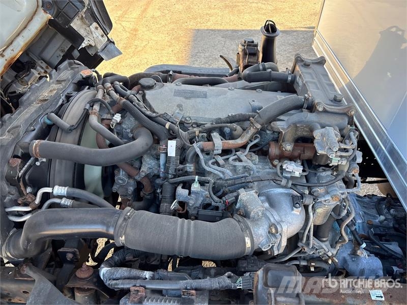 Isuzu NPR HD Kapali kasa kamyonlar
