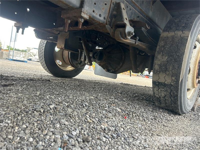 Isuzu NPR HD Camion cassonati