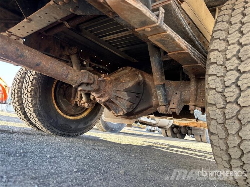 Isuzu NPR HD Kapali kasa kamyonlar