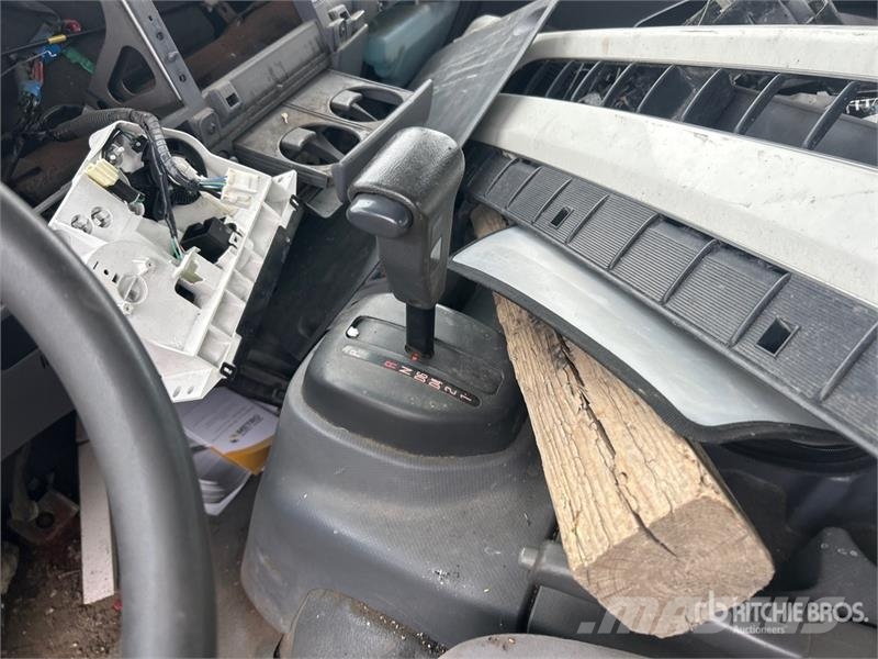 Isuzu NPR HD Camion cassonati