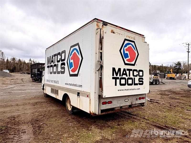 Isuzu NPR-XD 4x2 Van Truck Tovornjaki zabojniki