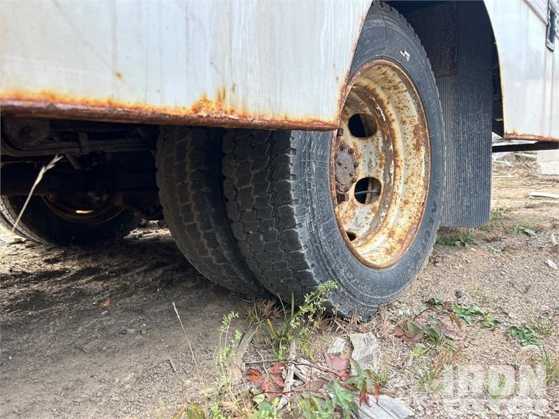 Isuzu NPR-XD 4x2 Van Truck (Inoperable) Sanduk kamioni