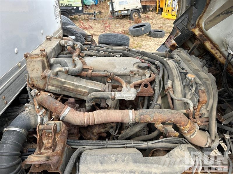 Isuzu NPR-XD 4x2 Van Truck (Inoperable) Sanduk kamioni