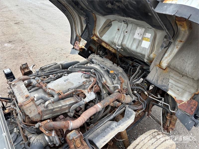 Isuzu NPR-XD 4x2 Van Truck Tovornjaki zabojniki