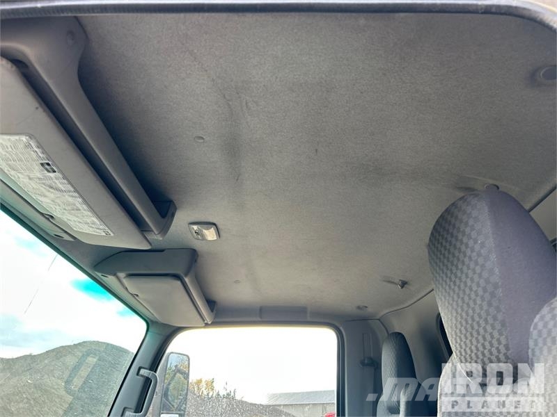 Isuzu NPR-XD 4x2 Van Truck (Inoperable) Sanduk kamioni