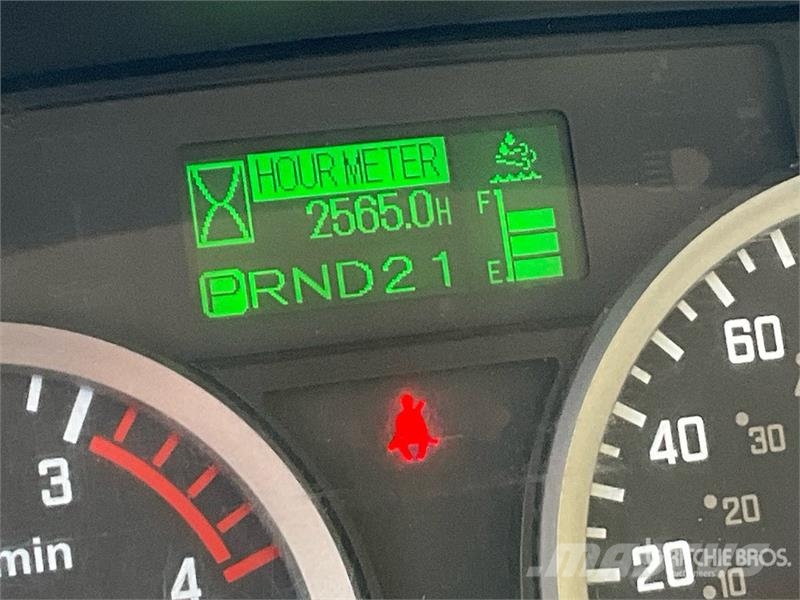 Isuzu NPR-XD 4x2 Van Truck Skriňová nadstavba