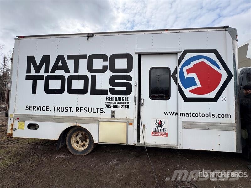 Isuzu NPR-XD 4x2 Van Truck Tovornjaki zabojniki