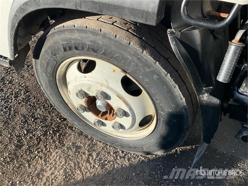 Isuzu NPR-XD 4x2 Van Truck Skriňová nadstavba