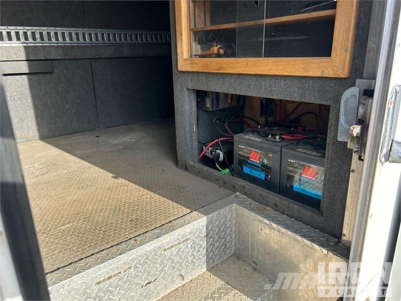 Isuzu NPR-XD 4x2 Van Truck (Inoperable) Sanduk kamioni