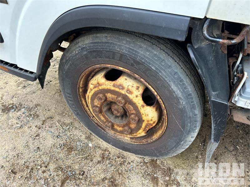 Isuzu NPR-XD 4x2 Van Truck (Inoperable) Sanduk kamioni