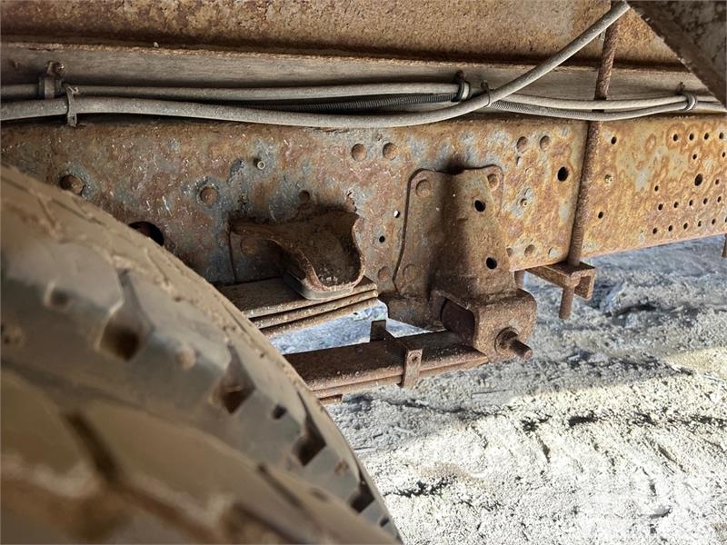 Isuzu NPR-XD 4x2 Van Truck (Inoperable) Sanduk kamioni