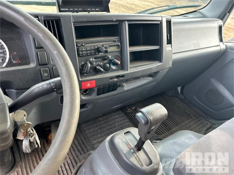 Isuzu NPR-XD 4x2 Van Truck (Inoperable) Sanduk kamioni