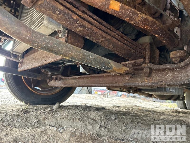 Isuzu NPR-XD 4x2 Van Truck (Inoperable) Sanduk kamioni
