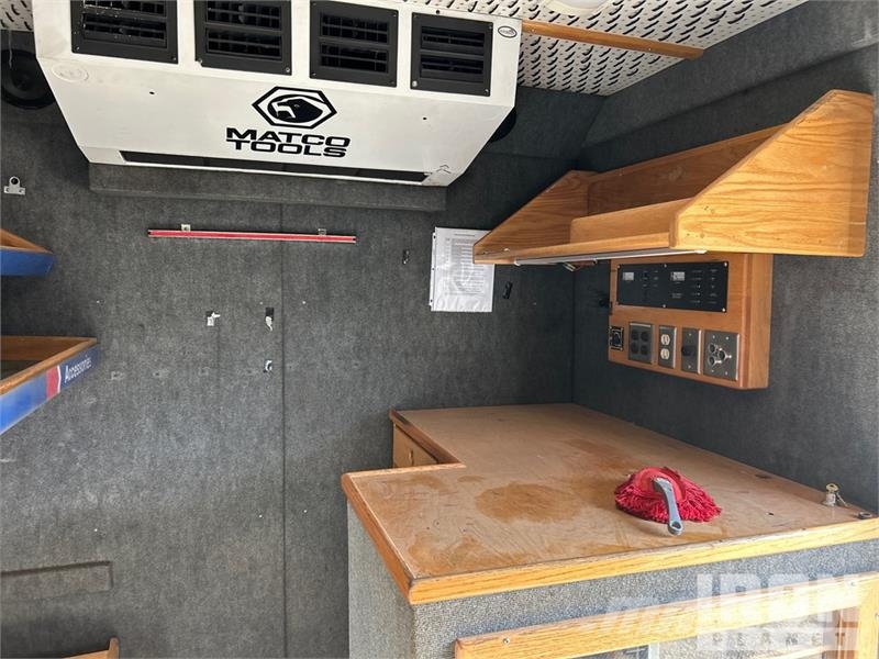Isuzu NPR-XD 4x2 Van Truck (Inoperable) Sanduk kamioni