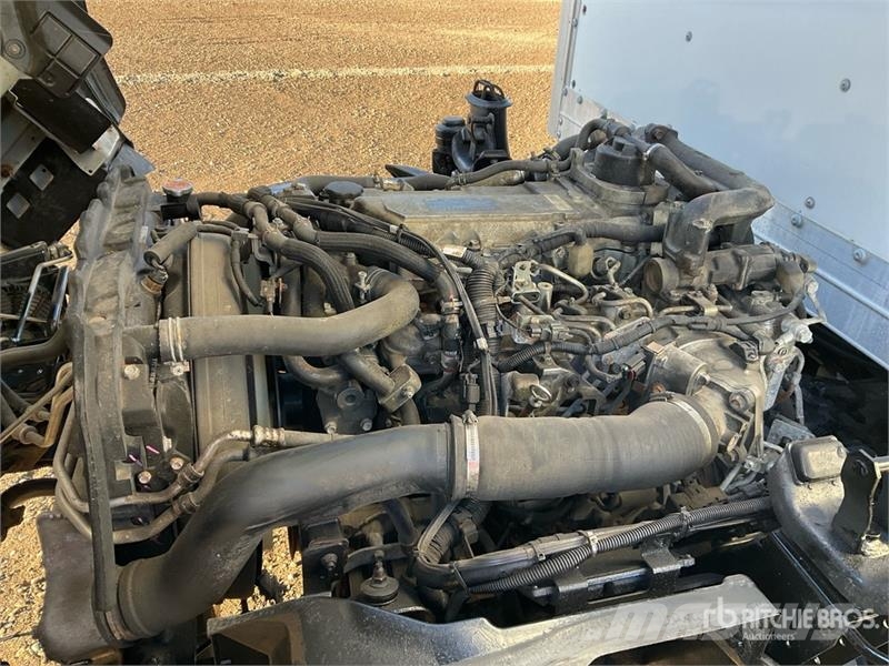 Isuzu NPR-XD 4x2 Van Truck Skriňová nadstavba