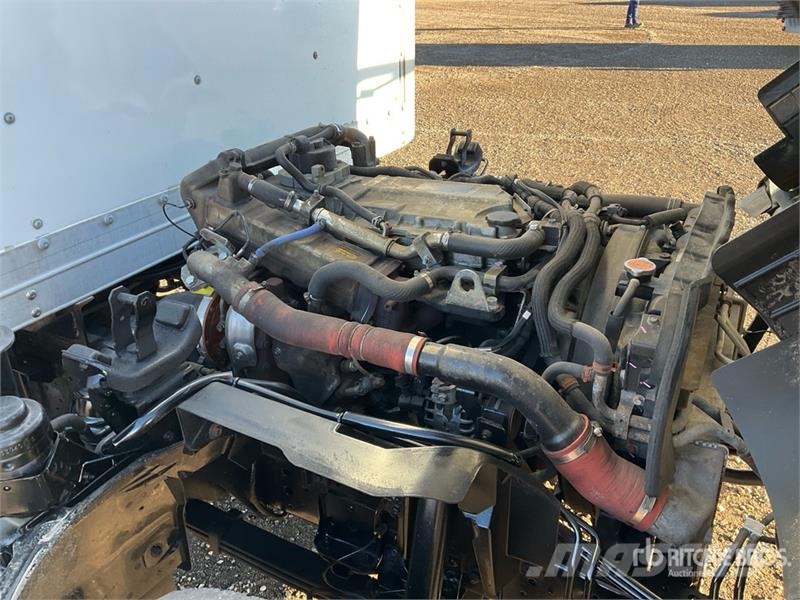 Isuzu NPR-XD 4x2 Van Truck Skriňová nadstavba