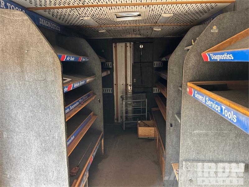 Isuzu NPR-XD 4x2 Van Truck (Inoperable) Sanduk kamioni