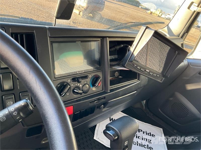 Isuzu NPR-XD 4x2 Van Truck Skriňová nadstavba