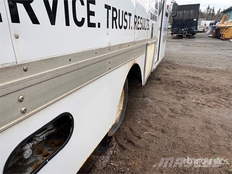 Isuzu NPR-XD 4x2 Van Truck Tovornjaki zabojniki