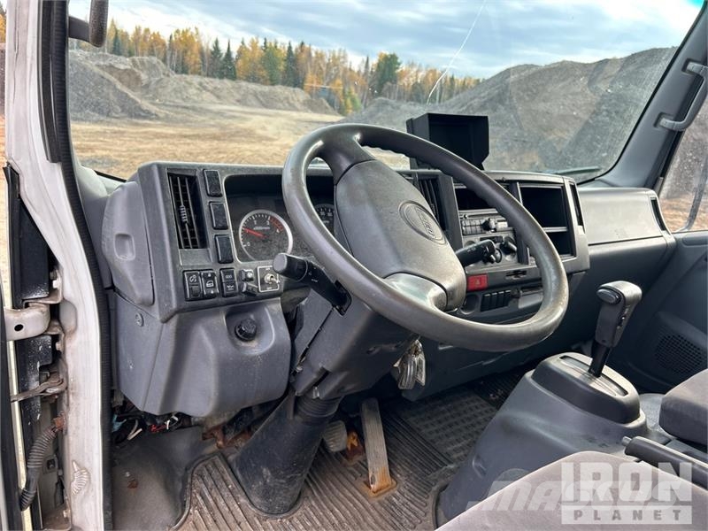 Isuzu NPR-XD 4x2 Van Truck (Inoperable) Sanduk kamioni