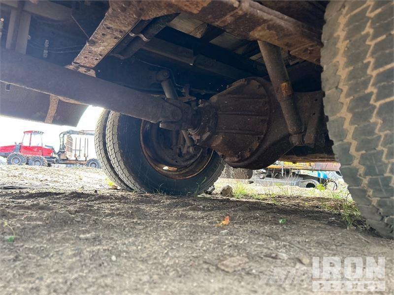 Isuzu NPR-XD 4x2 Van Truck (Inoperable) Sanduk kamioni