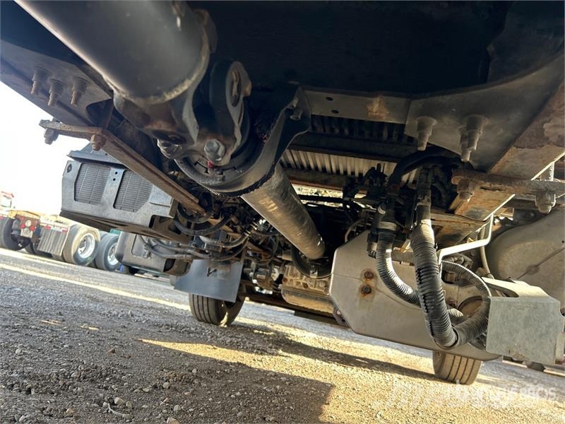 Isuzu NRR Kapali kasa kamyonlar
