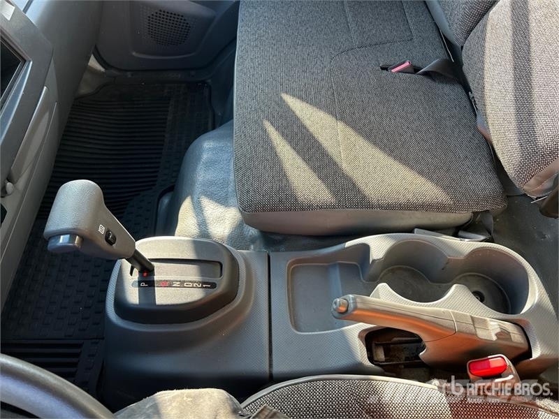 Isuzu NRR Kapali kasa kamyonlar