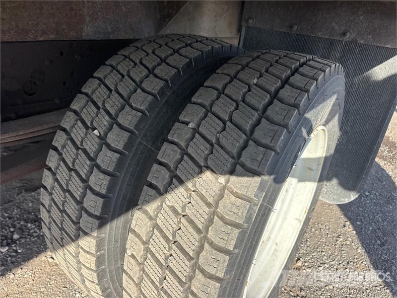 Isuzu NRR Sunkvežimiai su dengtu kėbulu