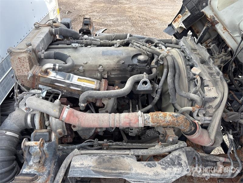 Isuzu NRR Camiones caja cerrada