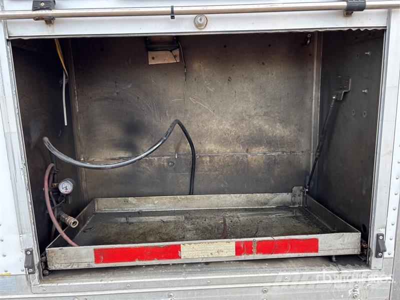 Isuzu NRR Camiones caja cerrada