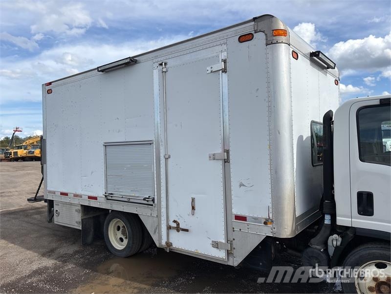 Isuzu NRR Camiones caja cerrada