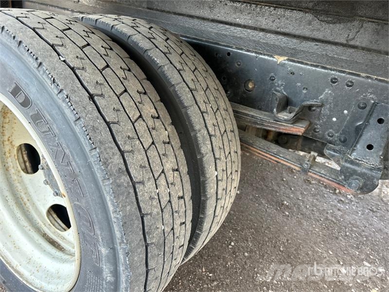 Isuzu NRR Kapali kasa kamyonlar