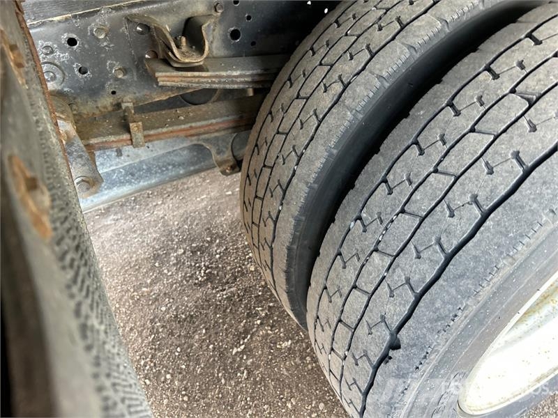 Isuzu NRR Kapali kasa kamyonlar