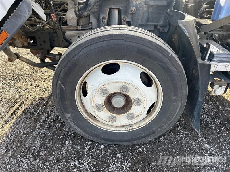 Isuzu NRR Kapali kasa kamyonlar