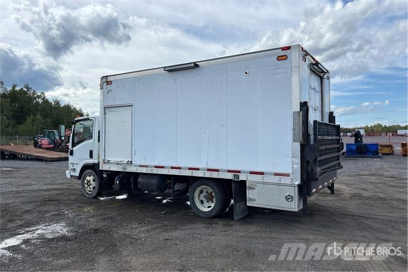 Isuzu NRR Camiones caja cerrada