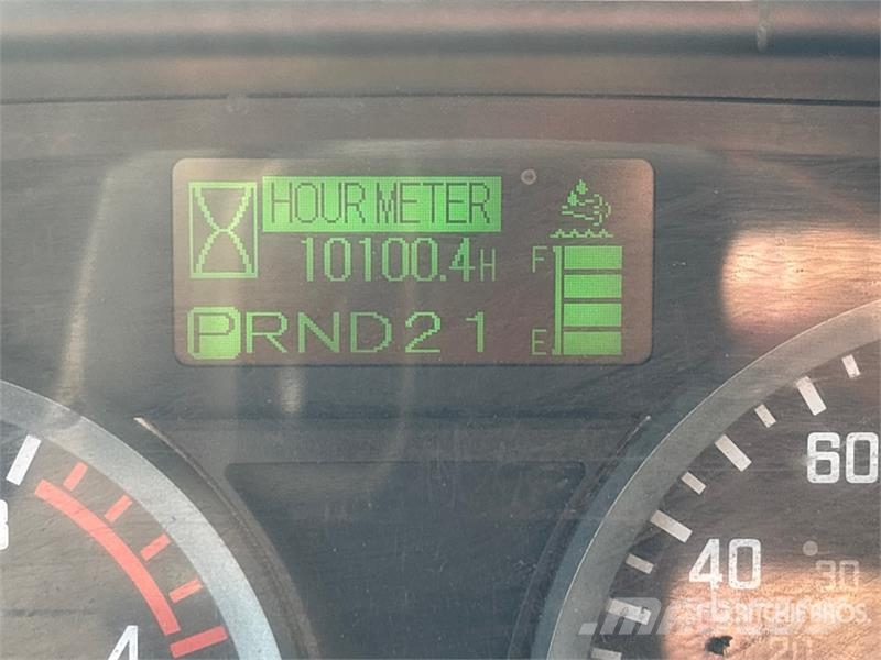 Isuzu NRR Sunkvežimiai su dengtu kėbulu
