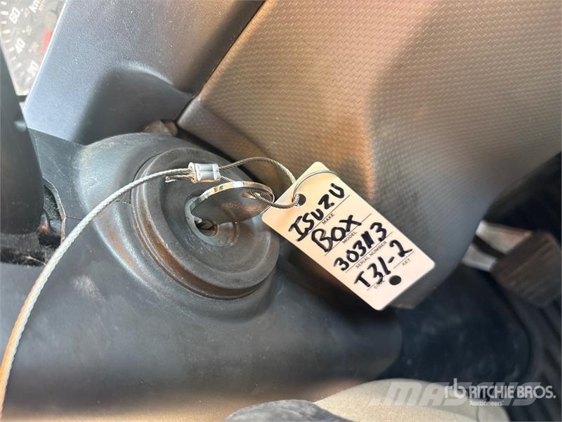 Isuzu NRR Sunkvežimiai su dengtu kėbulu