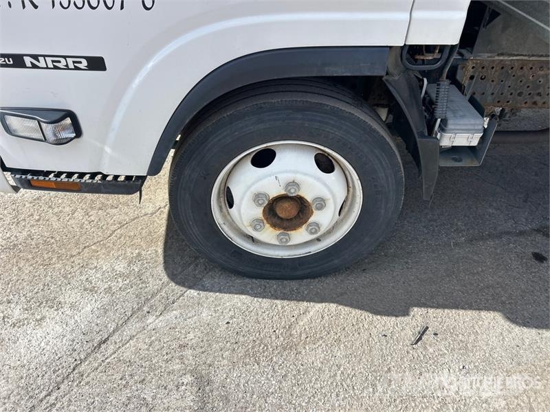 Isuzu NRR Kofferaufbau