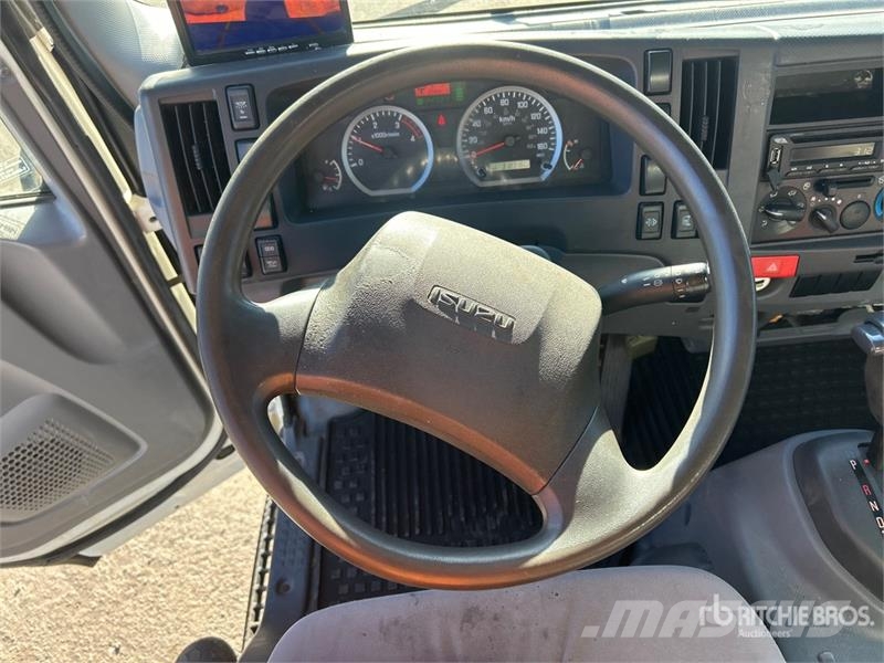 Isuzu NRR Dobozos teherautók