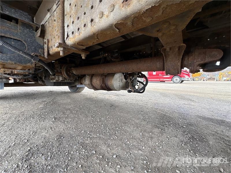Isuzu NRR Bakwagens met gesloten opbouw