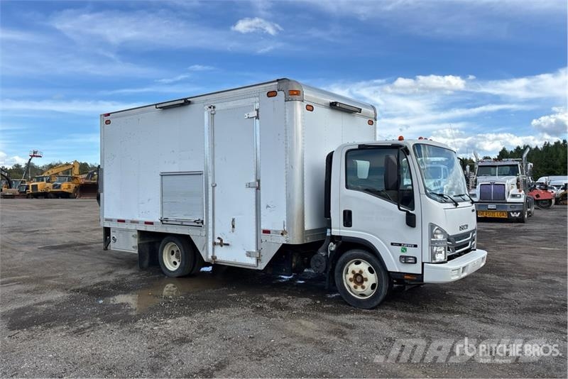 Isuzu NRR Camiones caja cerrada