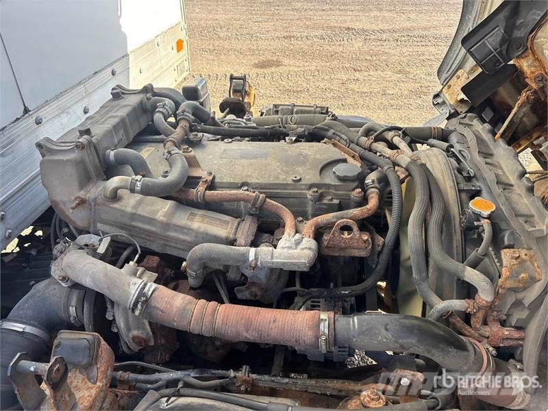 Isuzu NRR Sunkvežimiai su dengtu kėbulu