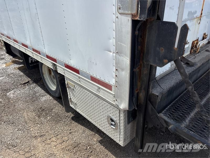 Isuzu NRR Camiones caja cerrada