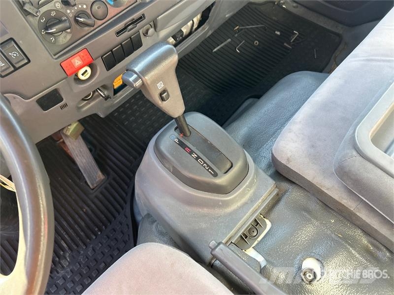 Isuzu NRR Dobozos teherautók