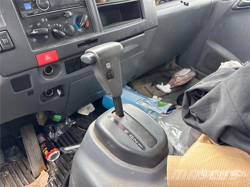 Isuzu NRR Umpikorikuorma-autot