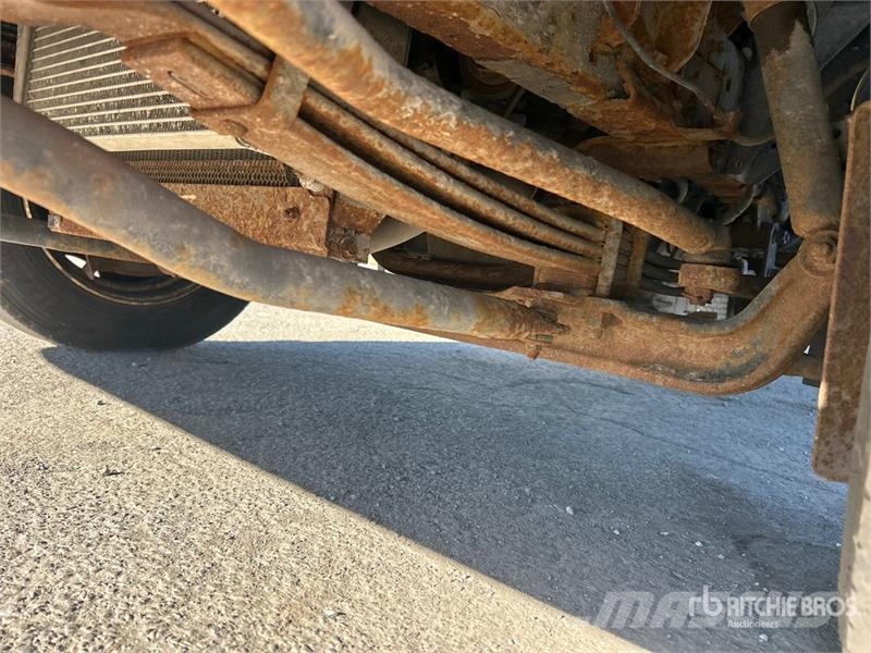 Isuzu NRR Dobozos teherautók