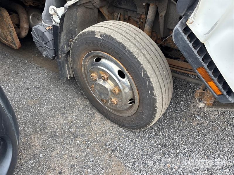 Isuzu NRR Umpikorikuorma-autot