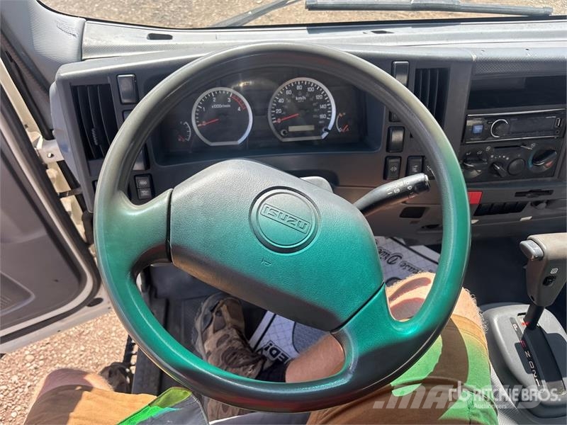 Isuzu NRR 탑차 트럭