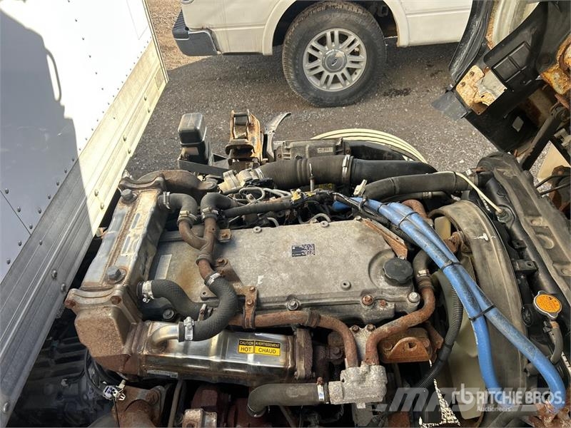 Isuzu NRR Фургони