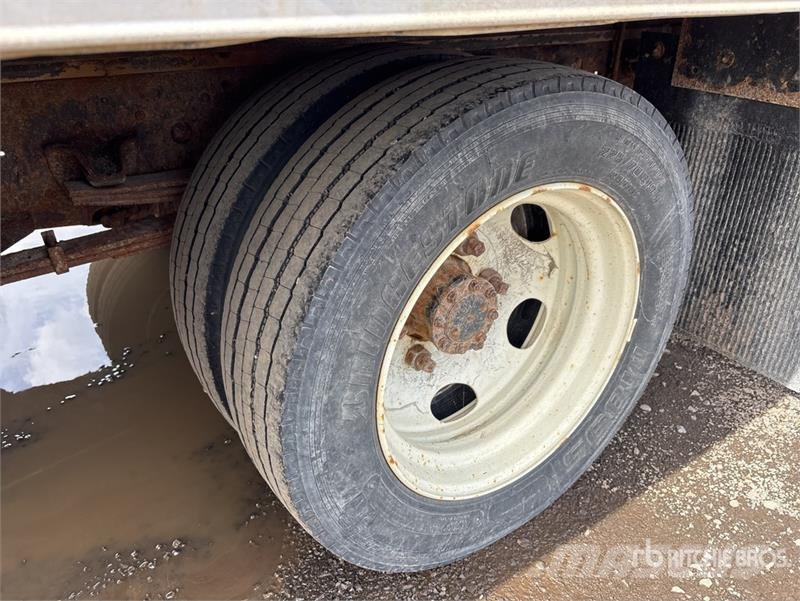 Isuzu NRR Camiones caja cerrada